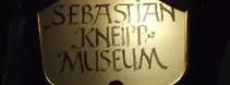 Schild mit Aufschrift Sebastian Kneipp Museum