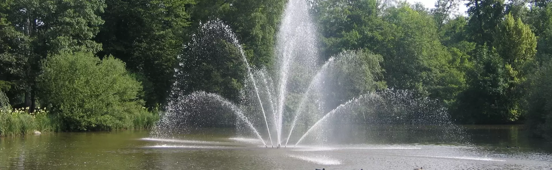 Kurpark mit Fontäne im Jakobsweiher